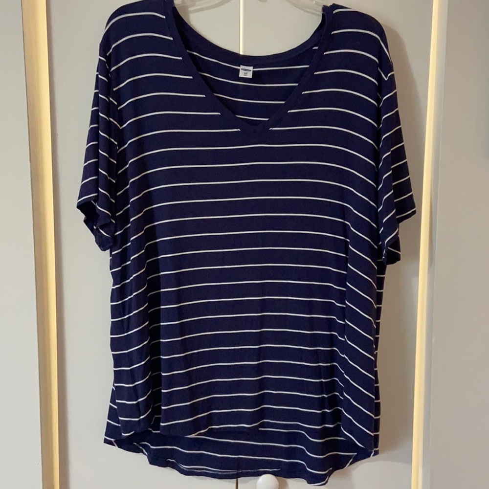 Old Navy tshirt